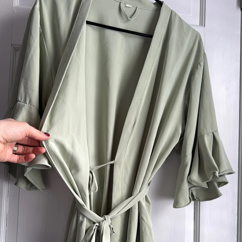 Women's Green Ruffle Sleeve Robe - Picture 4 of 4